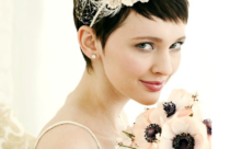 Penteado para noiva cabelo curto com tiara de flores